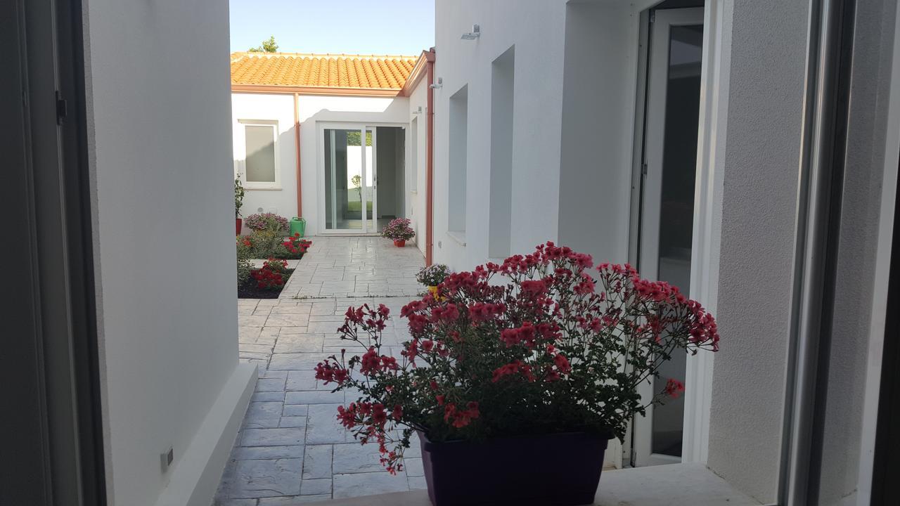 B. Sinis Bed & Breakfast Cabras Exterior photo